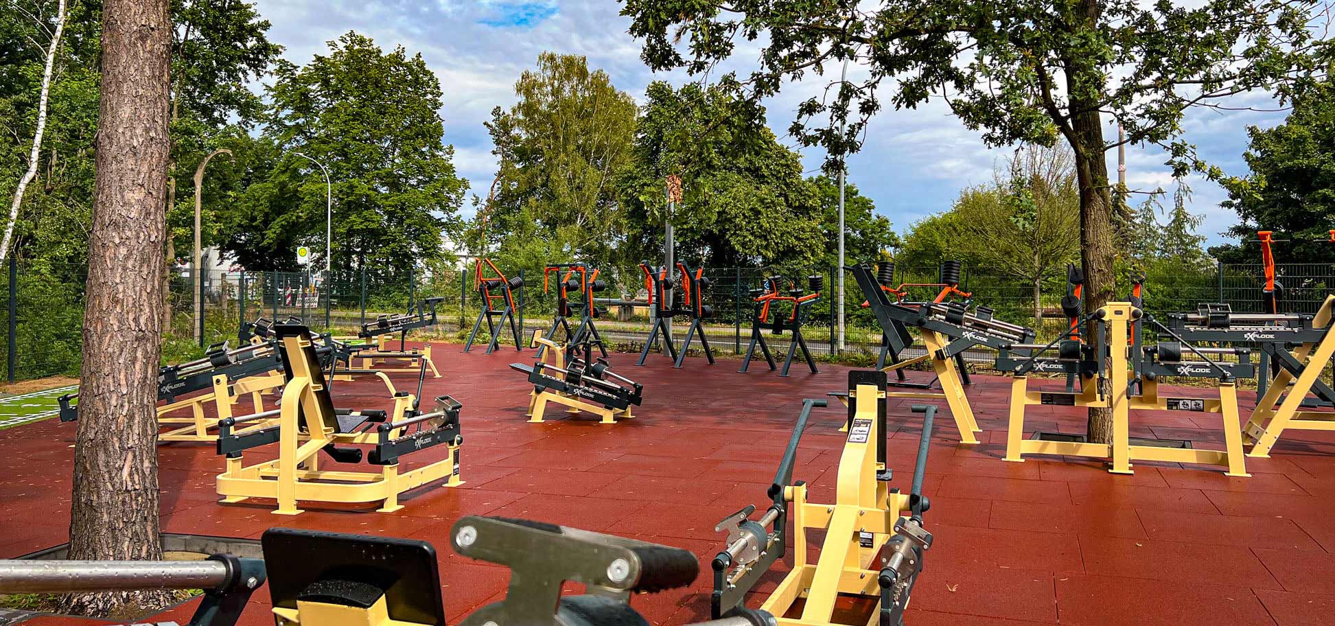 Header outdoor gym